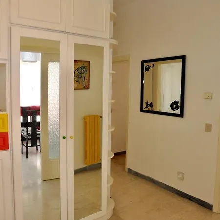 Central Holiday Home Sperlonga New 公寓 *