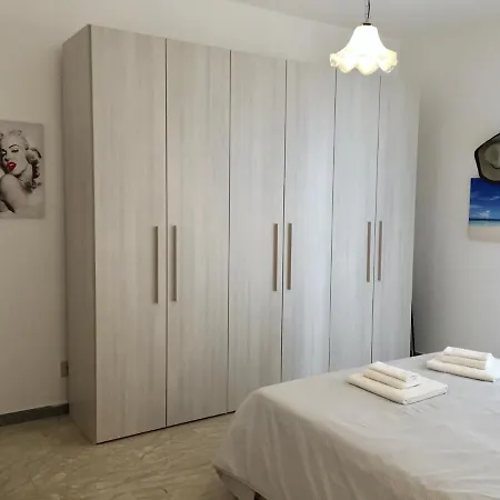 Central Holiday Home Sperlonga New 公寓
